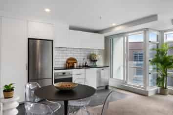 E1304/160 Victoria Street, Te Aro