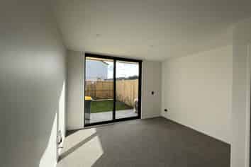 2/14 Rutherford Street, Woolston