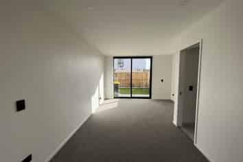 2/14 Rutherford Street, Woolston