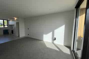 2/14 Rutherford Street, Woolston