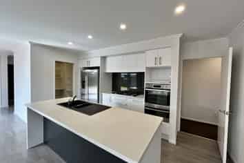 54 Grayshott Avenue, Casebrook