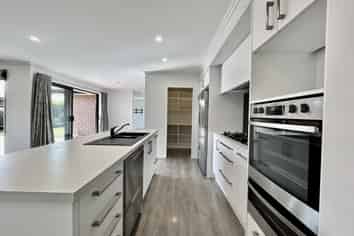 54 Grayshott Avenue, Casebrook