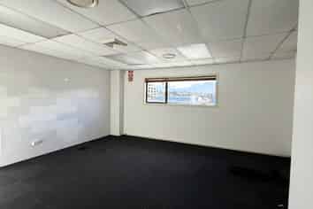HIGH PROFILE OFFICE SPACE IN BROWNS BAY

