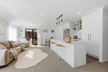 29 Pakanga Grove, Pyes Pa