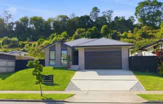 29 Pakanga Grove, Pyes Pa