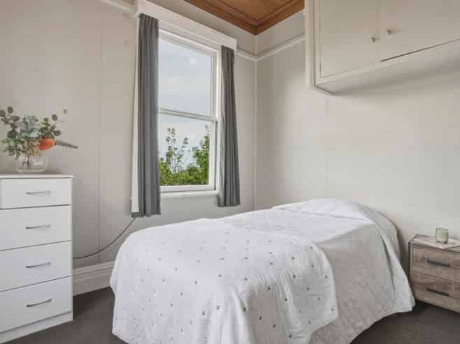 8 Dalry Street, Mornington