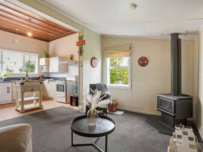 8 Dalry Street, Mornington