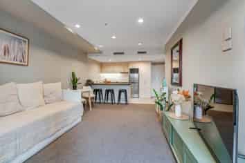 210/9-17 Byron Avenue, Takapuna