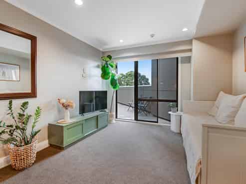 210/9-17 Byron Avenue, Takapuna