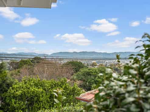 83 Mount Royal Avenue, Mount Albert