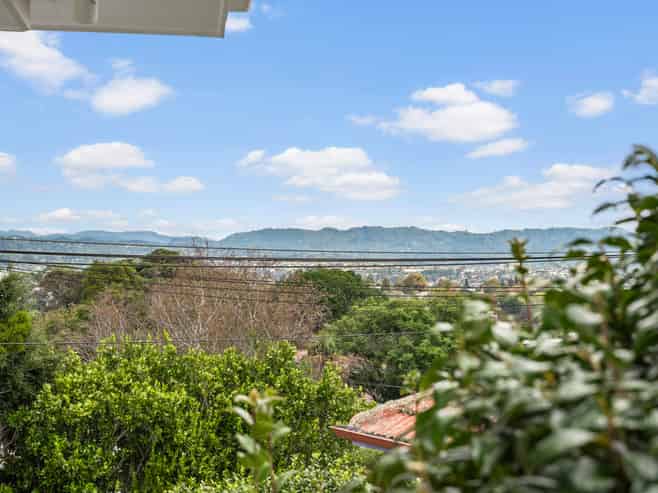 83 Mount Royal Avenue, Mount Albert