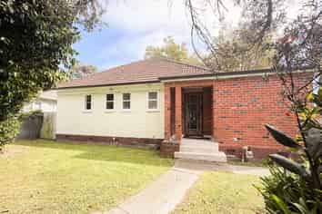 30 Savage Crescent, West End