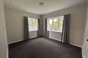 30 Savage Crescent, West End