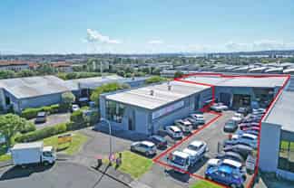 HIGH STUD WAREHOUSE WITH AMPLE PARKING
