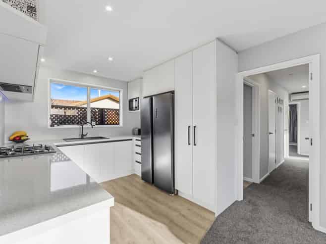 63 Solomon Avenue, Redwood