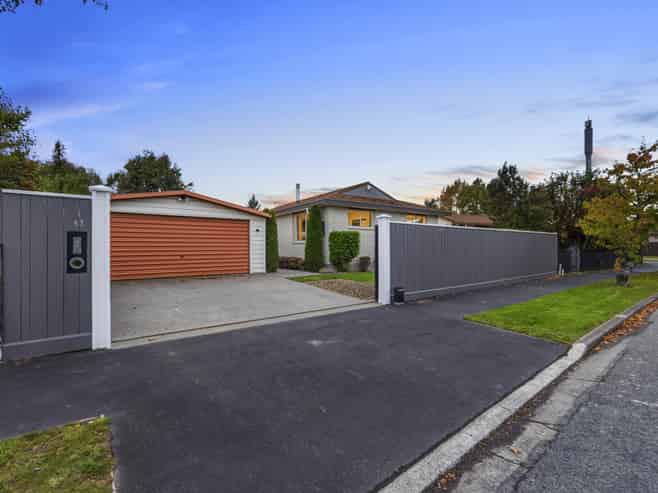 63 Solomon Avenue, Redwood