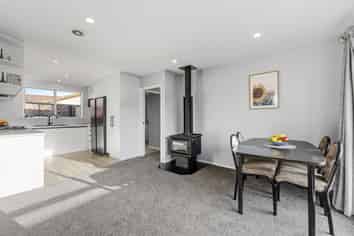 63 Solomon Avenue, Redwood