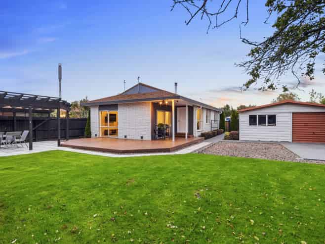 63 Solomon Avenue, Redwood