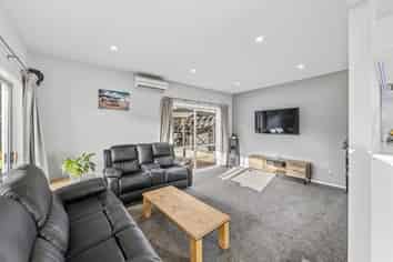 63 Solomon Avenue, Redwood