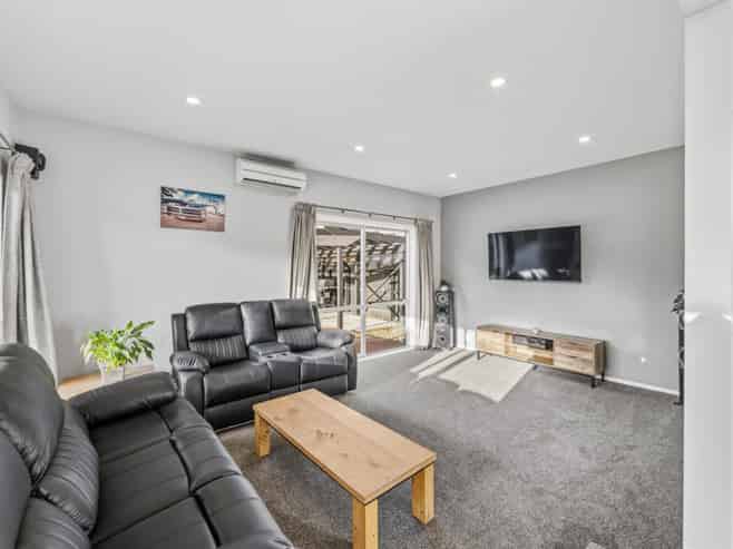 63 Solomon Avenue, Redwood