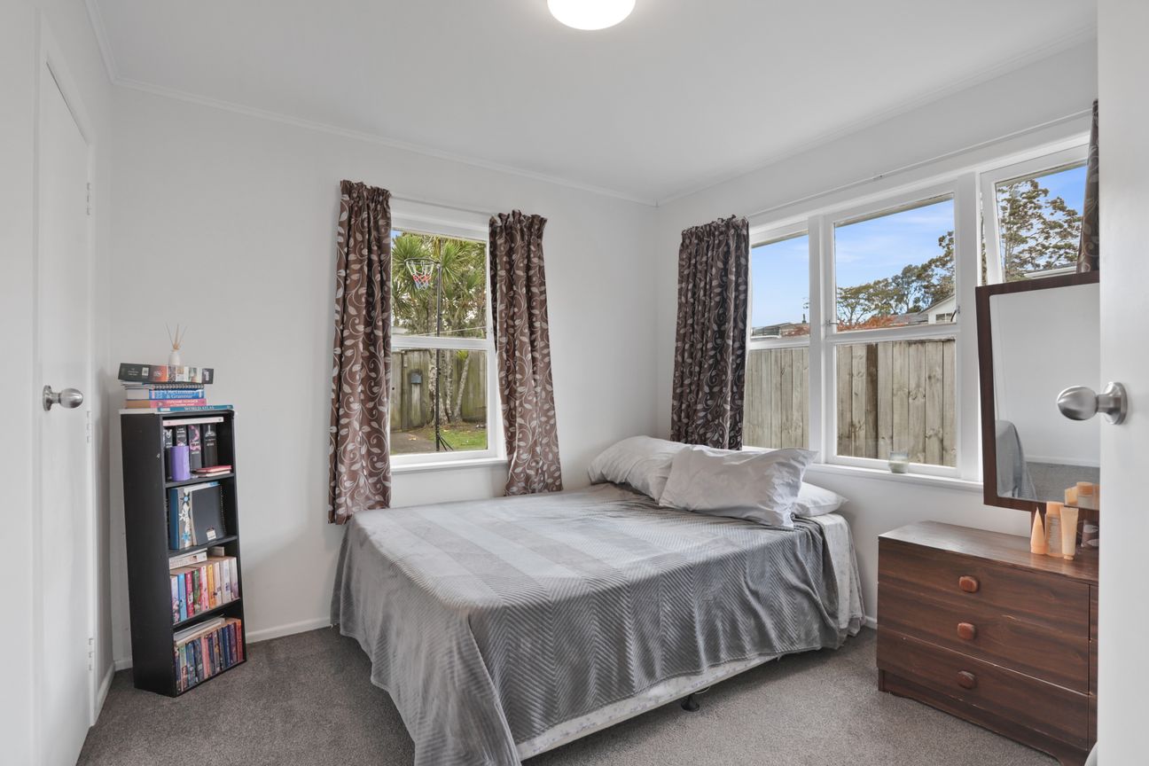 Potential and priced to sell. - Vista 5