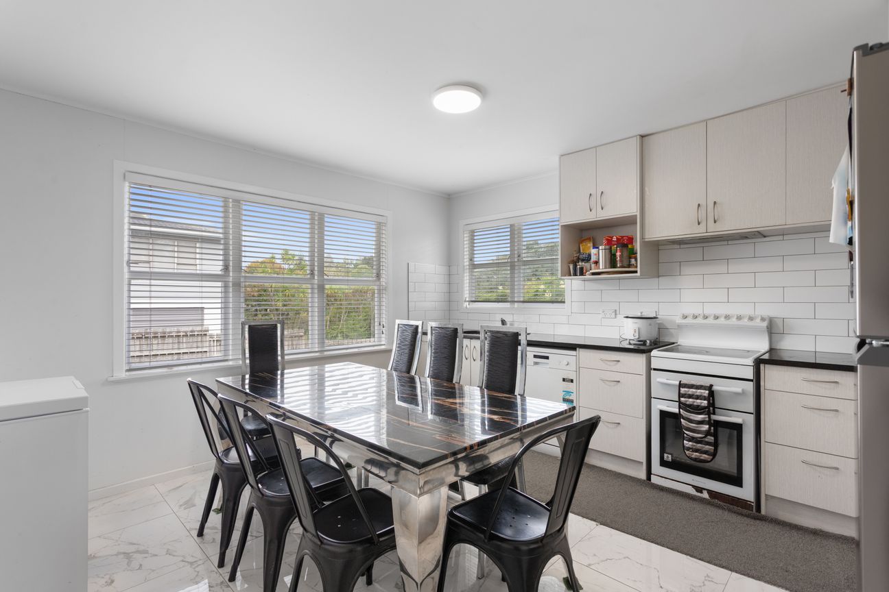 Potential and priced to sell. - Vista 2