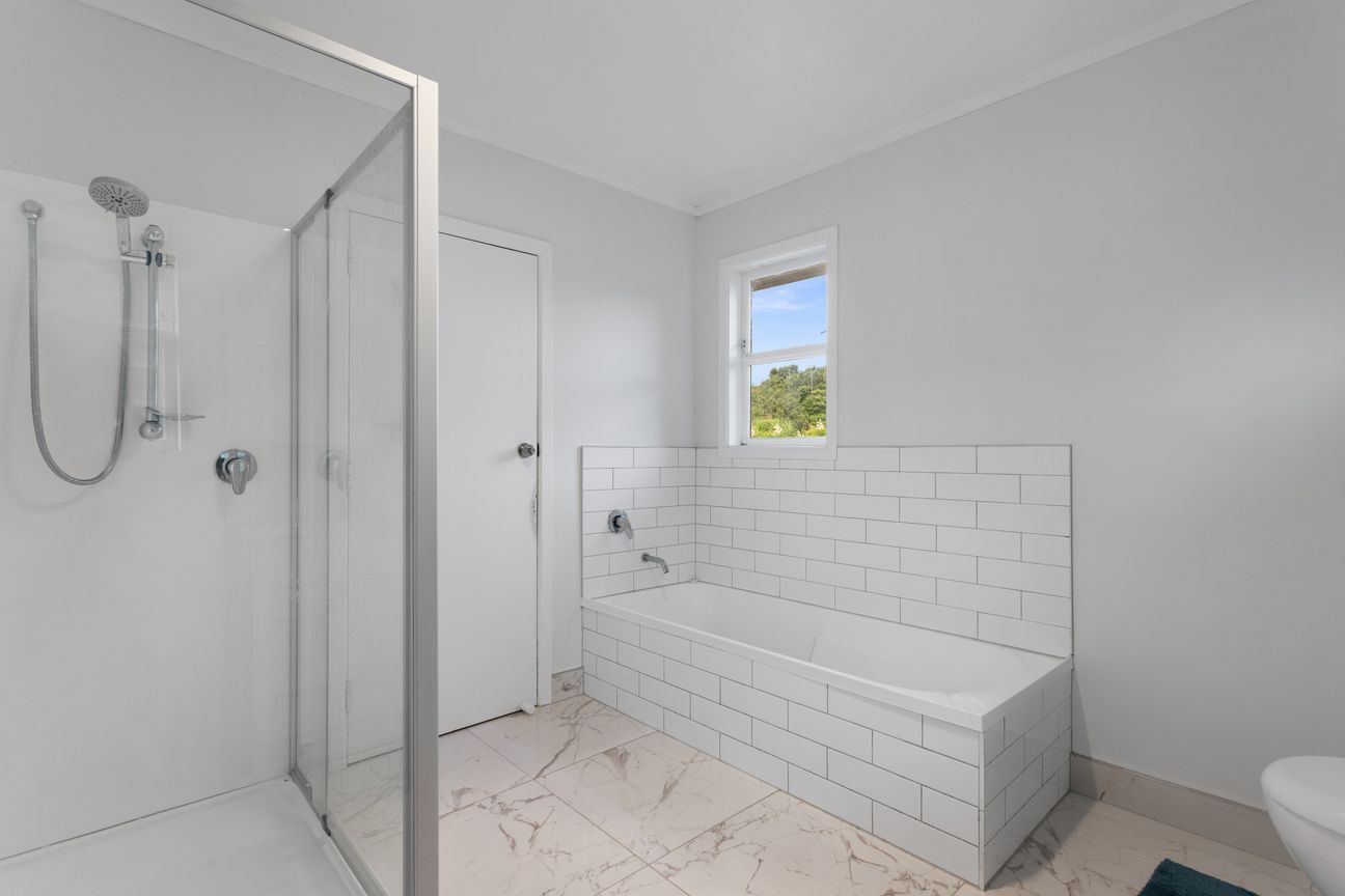 Potential and priced to sell. - Vista 6