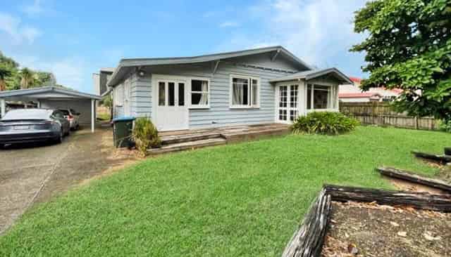 24 Acorn Street, Royal Oak