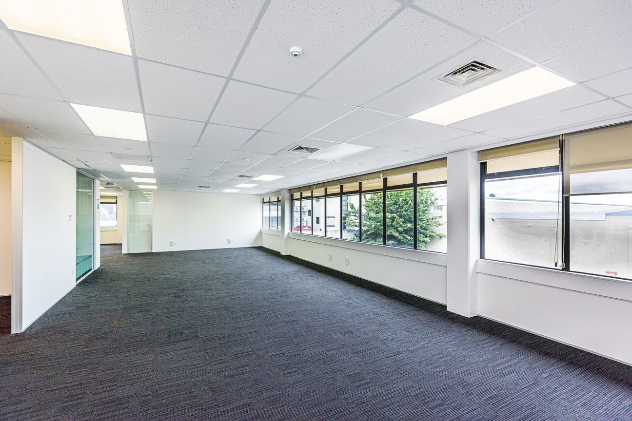 Full-Floor Epsom Office with Ample Parking - Widok 5