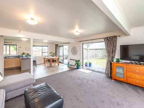 18 Warwick Place, Springvale