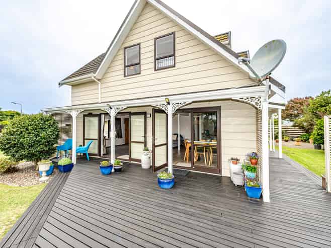 18 Warwick Place, Springvale