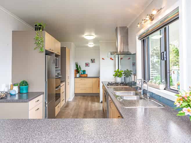 18 Warwick Place, Springvale