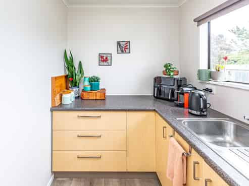 18 Warwick Place, Springvale