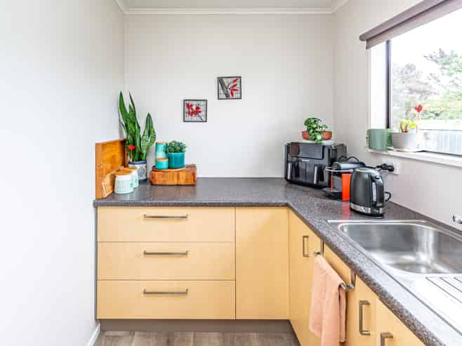 18 Warwick Place, Springvale