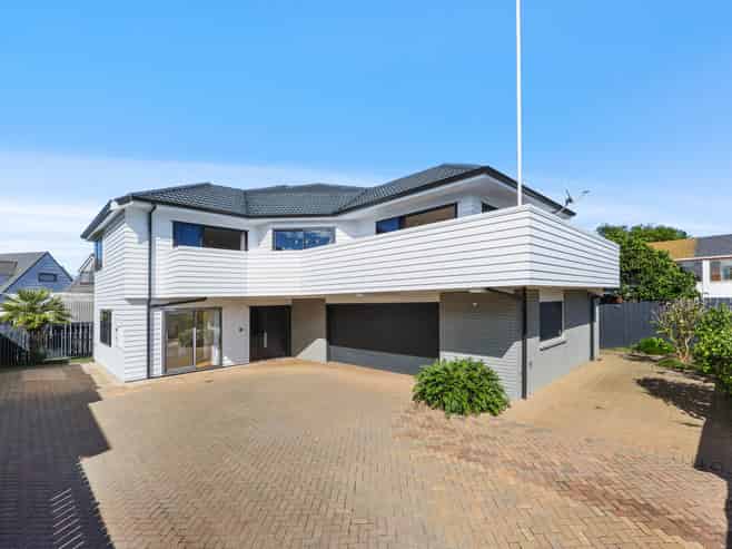 2/30 Eastern Beach Road, Eastern Beach