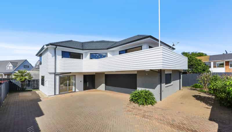 2/30 Eastern Beach Road, Eastern Beach