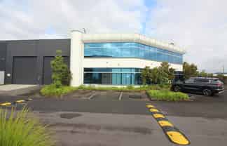 Road front office/warehouse