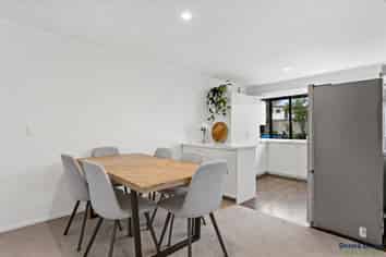 5/186 Queen Street, Pukekohe