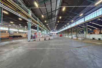 Warehouse with 15T Gantry