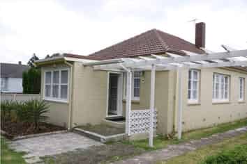 35 Preston Avenue, Mount Albert