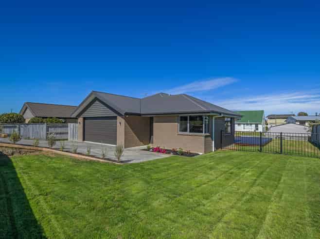 9 Macdonald Heights, Feilding