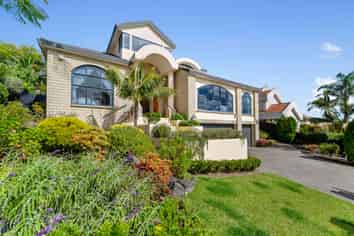 15 Tumbridge Place, Somerville