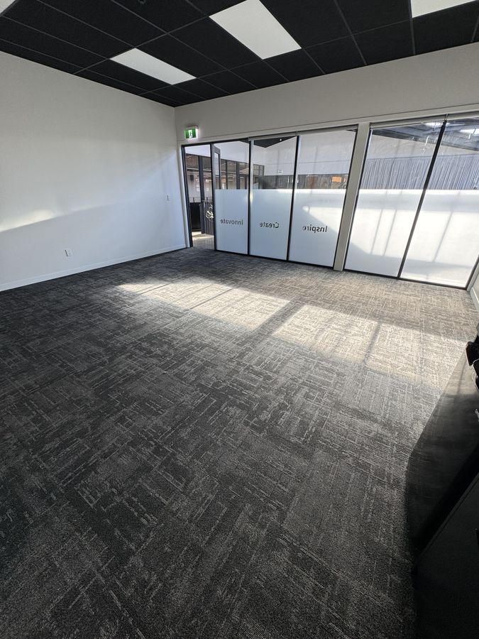 Natural Light-Filled Office – pohled 3