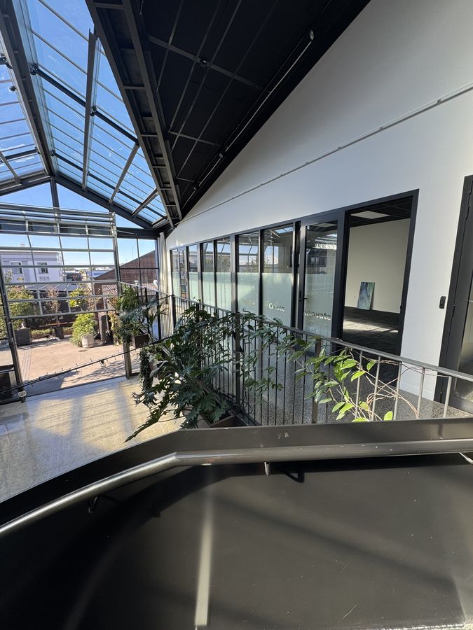Natural Light-Filled Office – pohled 2