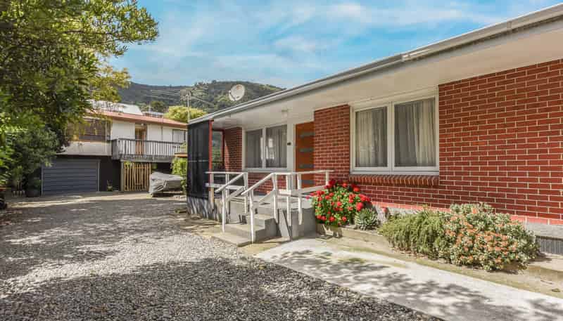 2/82 Wellington Street, Picton