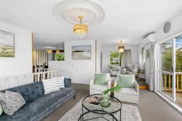 2/259 Major Drive, Kelson