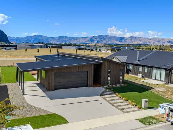 33 Packer Road, Wanaka