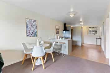 1/242 Great North Road, Henderson