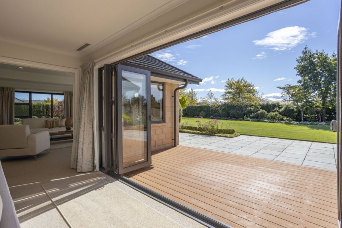 * UNDER OFFER * Style and Space in Superb Location - Widok 3