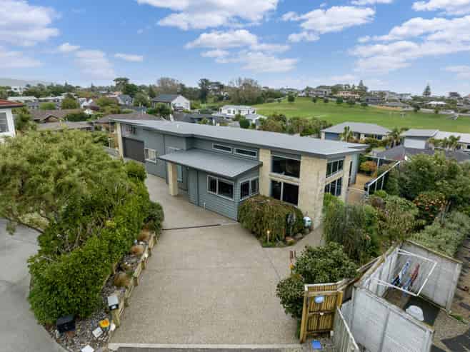 11 Beckett Lane, Raumati Beach